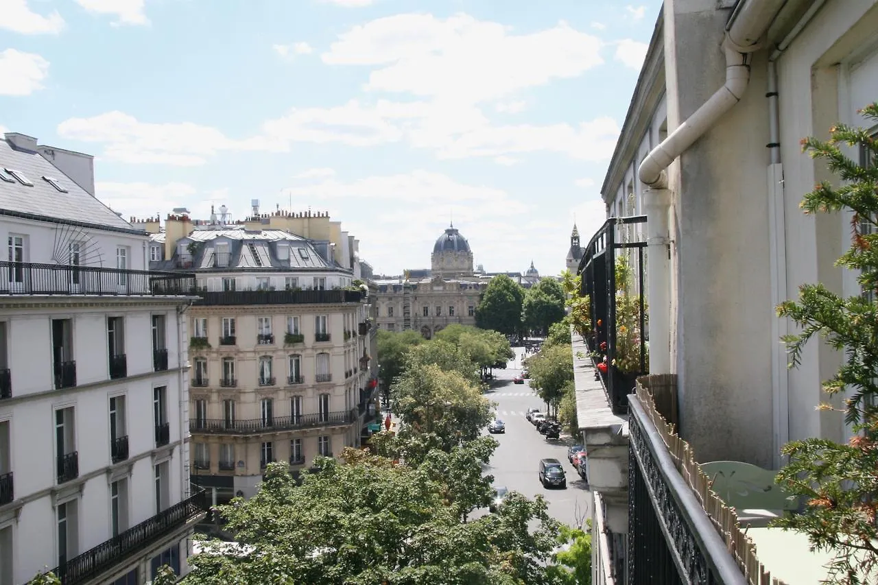 Lumineux Avec Balcon Au Coeur De Παρίσι